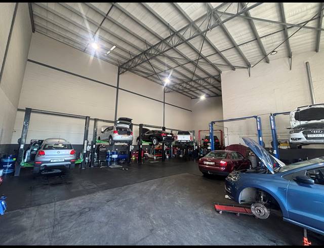 342M² WORKSHOP TO LET IN STIKLAND INDUSTRIAL
